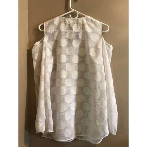 Chico's Textured Polka-Dot Cold-Shoulder Optic White Top Shirt Blouse Size 1 Med - Picture 3 of 9